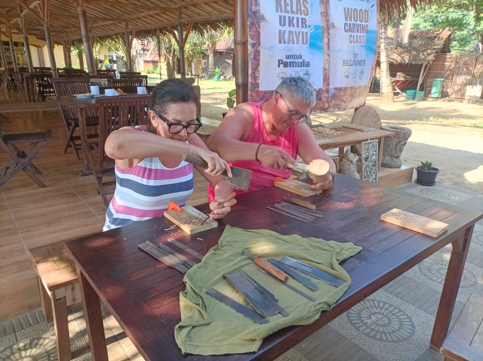 MENGAPA PROFESI PENGUKIR KAYU LANGKA DI JEPARA?